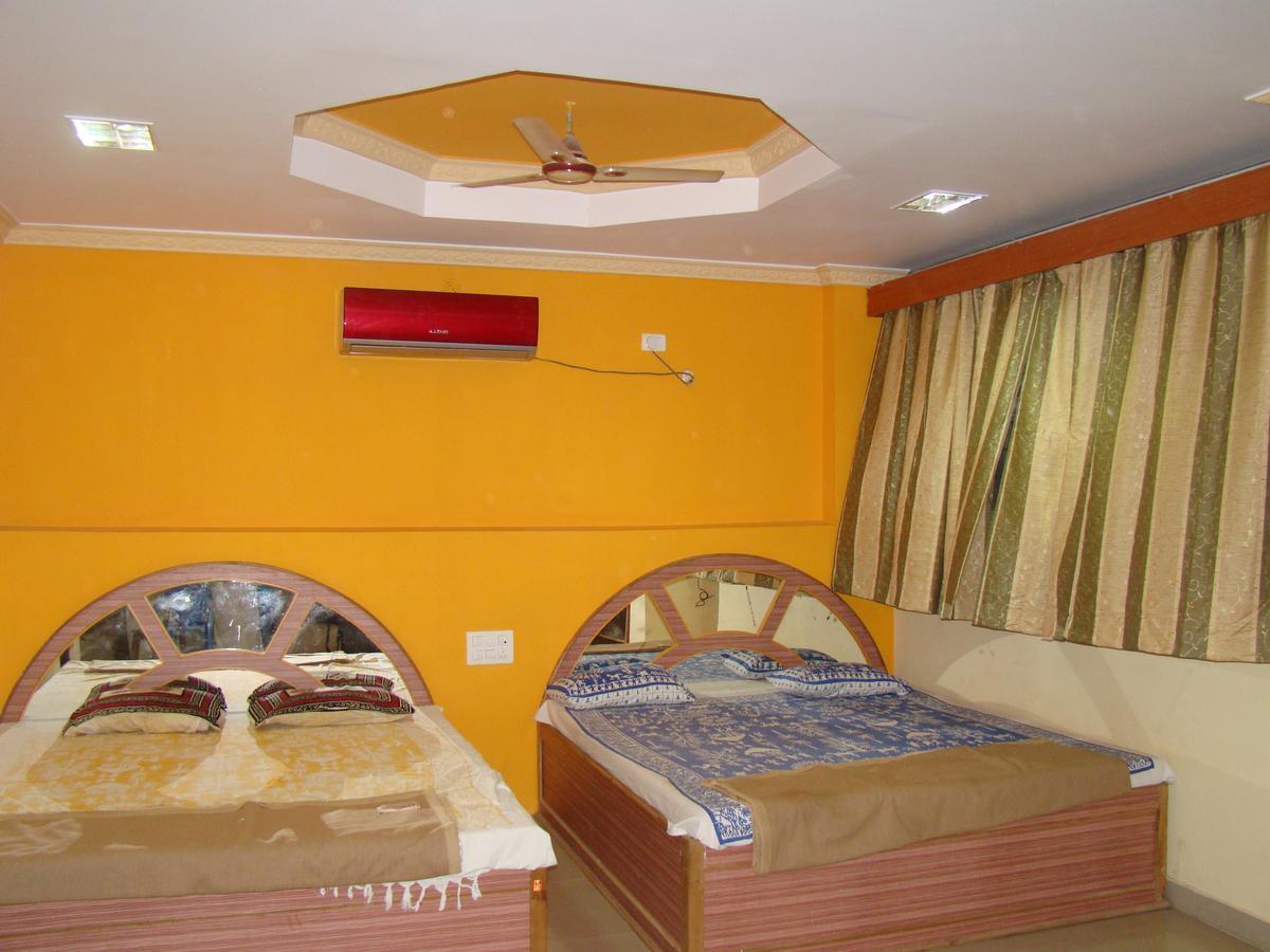 Sreeniketanam Lodge Mādhavaram Kültér fotó