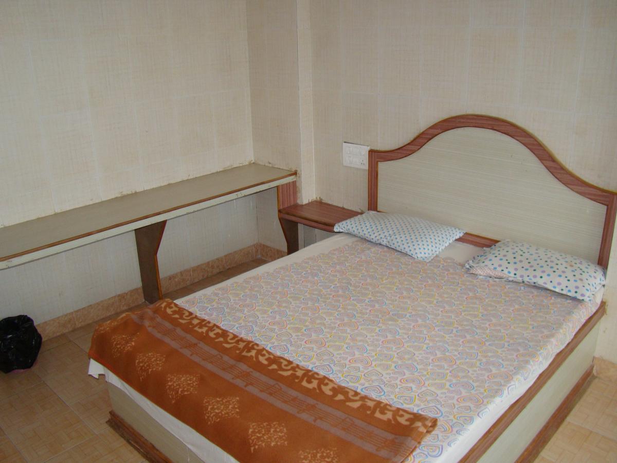 Sreeniketanam Lodge Mādhavaram Kültér fotó