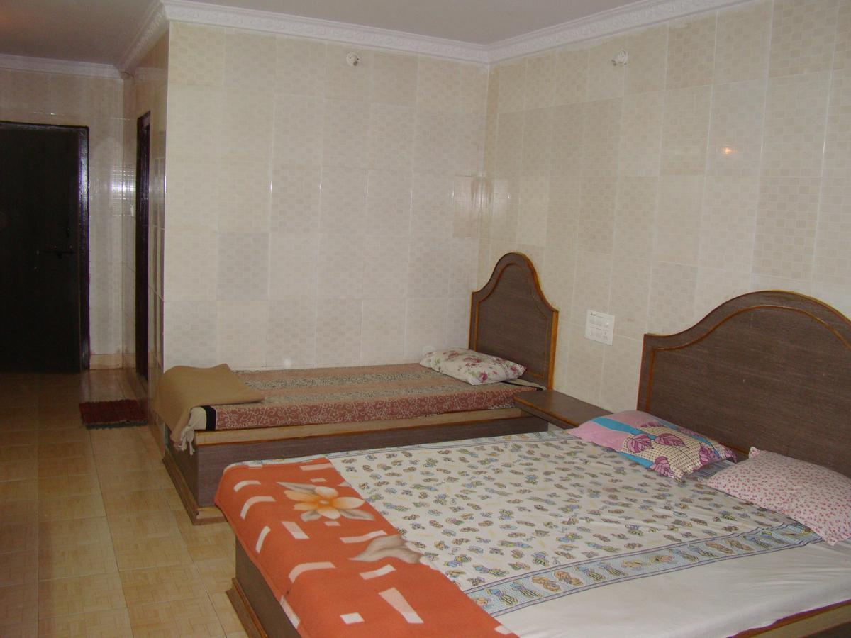 Sreeniketanam Lodge Mādhavaram Kültér fotó