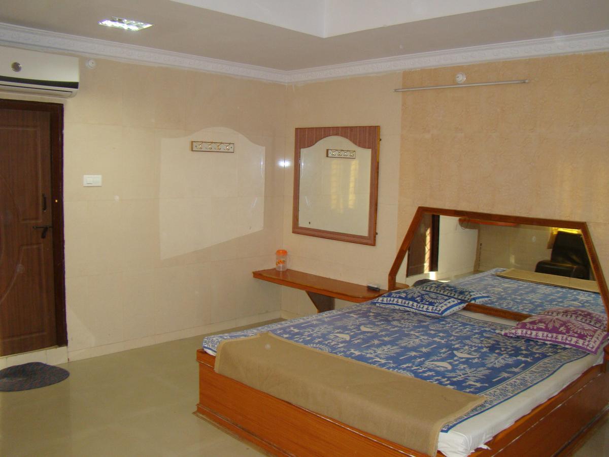 Sreeniketanam Lodge Mādhavaram Kültér fotó