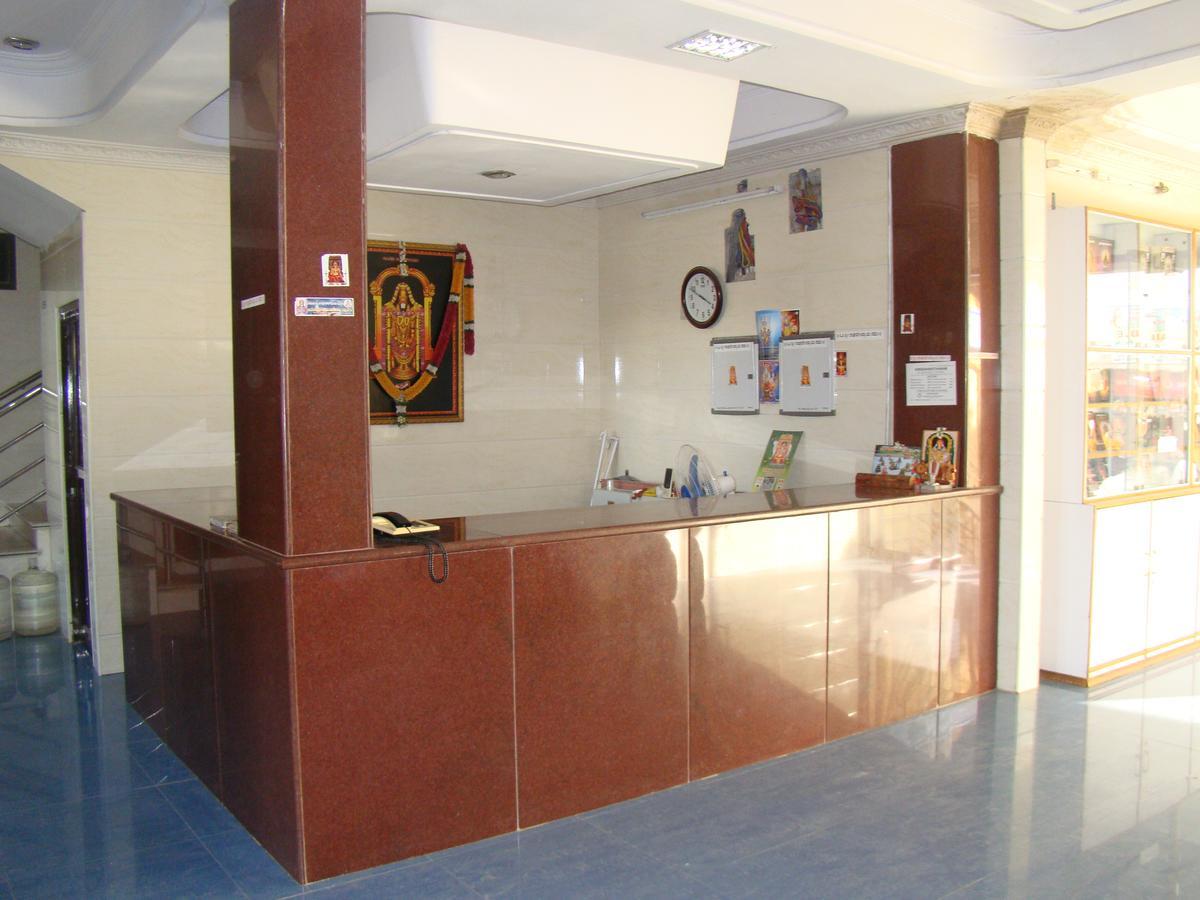 Sreeniketanam Lodge Mādhavaram Kültér fotó