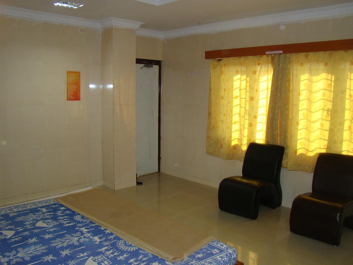 Sreeniketanam Lodge Mādhavaram Kültér fotó
