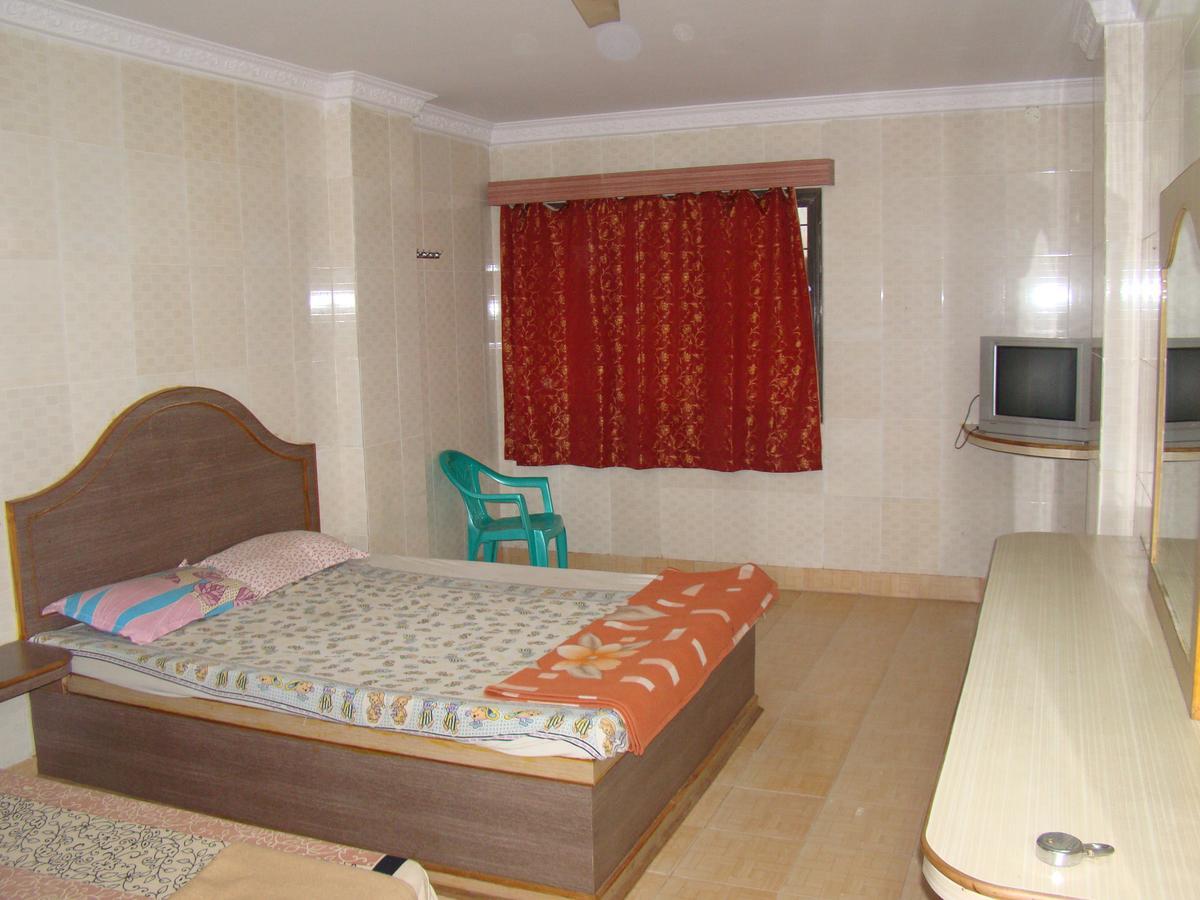Sreeniketanam Lodge Mādhavaram Kültér fotó