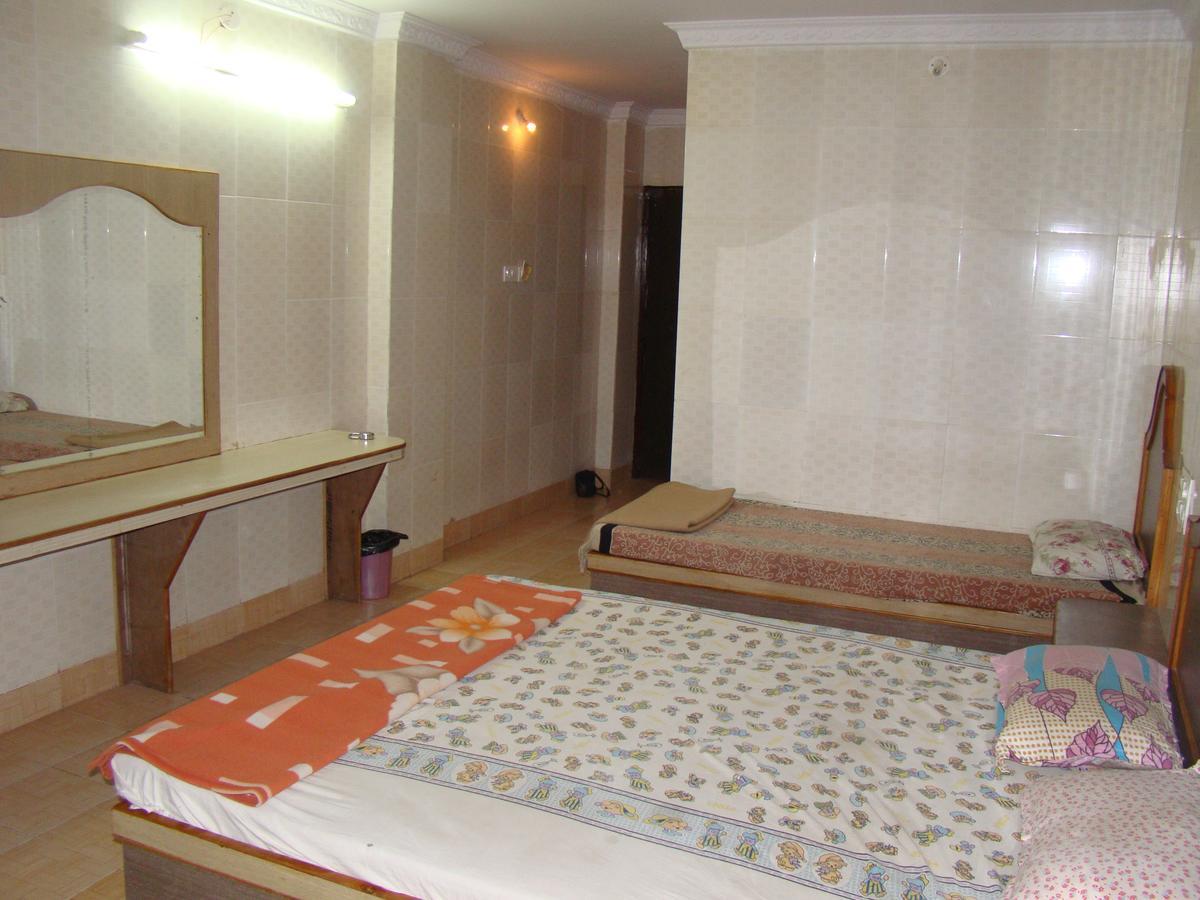 Sreeniketanam Lodge Mādhavaram Kültér fotó